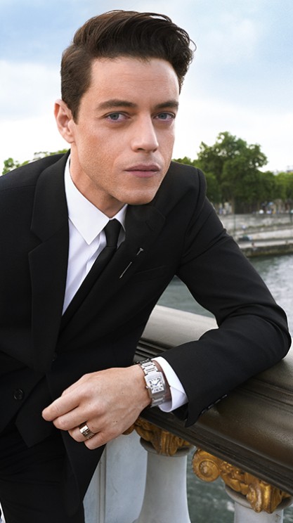 Rami Malek wears the Tank Française © Cartier