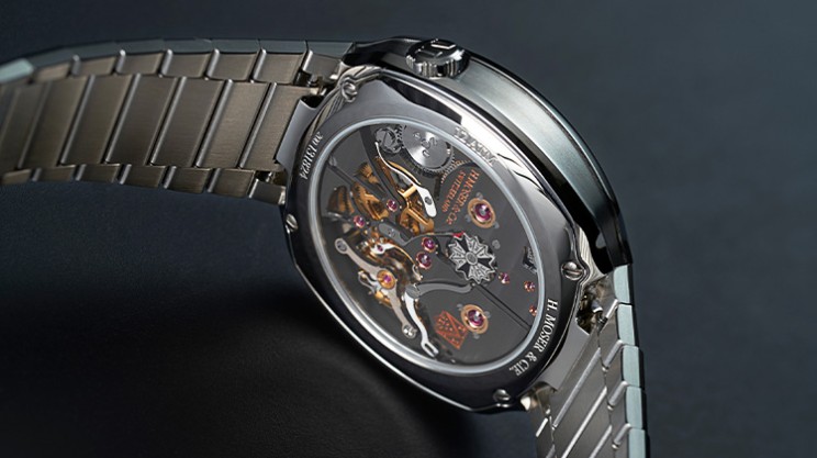 Streamliner Perpetual Calendar Concept Smoked Salmon, ref. 6812-1201, steel model, Smoked Salmon griffé dial, integrated steel bracelet @ H. Moser & Cie