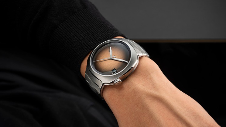 Streamliner Perpetual Calendar Concept Smoked Salmon, ref. 6812-1201, steel model, Smoked Salmon griffé dial, integrated steel bracelet @ H. Moser & Cie