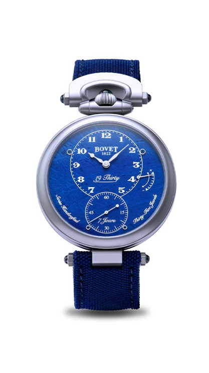 19Thirty en titane, 42 mm de diamètre, mouvement à remontage manuel avec heures et minutes décentrées, petite seconde et indicateur de la réserve de marche, bracelet en cuir. © Bovet
