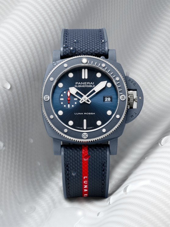 Submersible QuarantaQuattro Luna Rossa Ti-CeramitechTM © Panerai