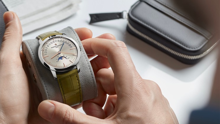 Patrimony moon phase retrograde date © Vacheron Constantin