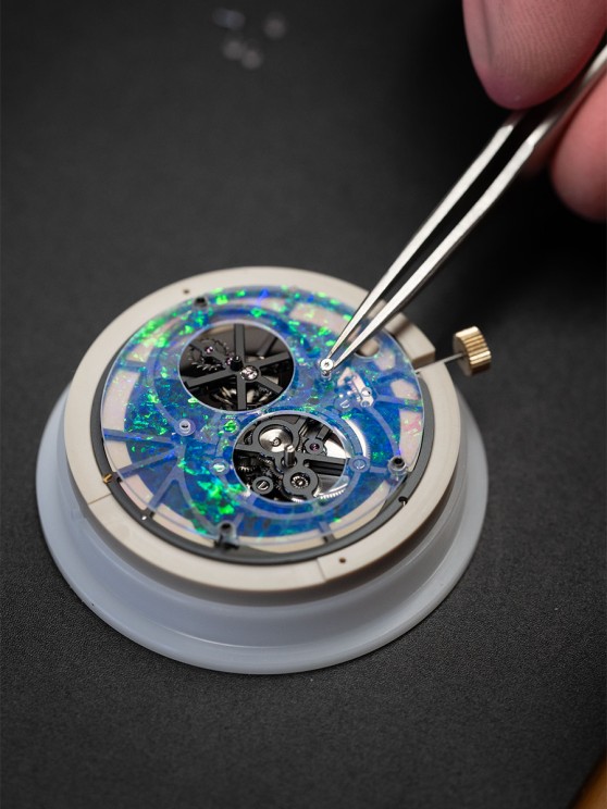 Tourbillon Skelet Sapphire Opal © Jaquet Droz