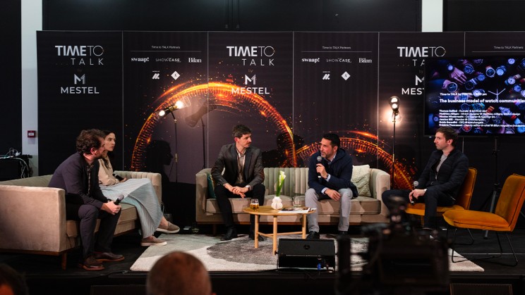 Talks at exhibition © Time to Watches
