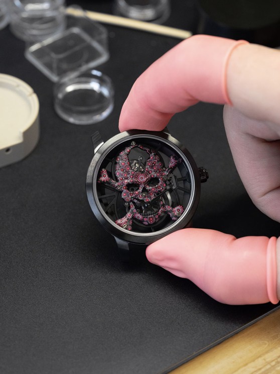 Tourbillon Skelet Ceramic - Skull Pink Pointillism © Jaquet Droz