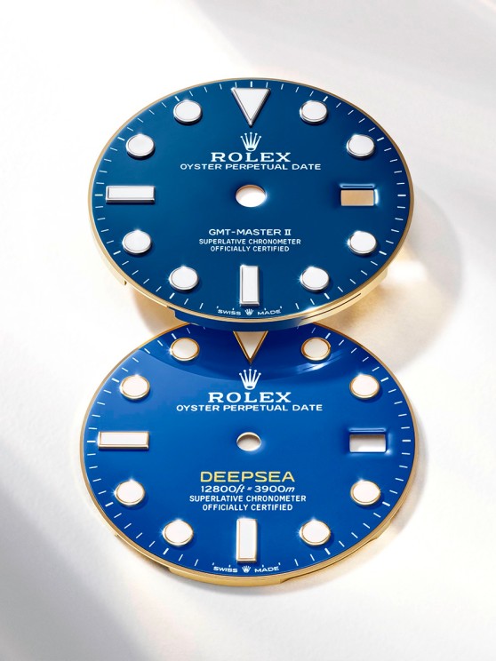 Le laquage est principalement utilisé pour créer des couleurs profondes et intenses comme le bleu (GMT-Master II et Rolex Deepsea) © Rolex
