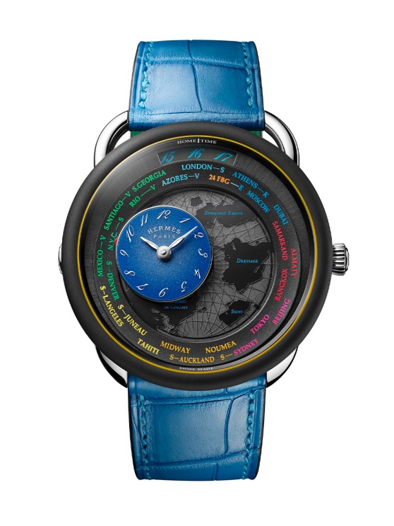 Arceau Le Temps Voyageur Only Watch en titane DLC et platine, 41 mm de diamètre, mouvement H1837 automatique avec heures et minutes décentrées et heures universelles, bracelet en cuir. Estimation : CHF 30 000 – 40 000 © Hermès