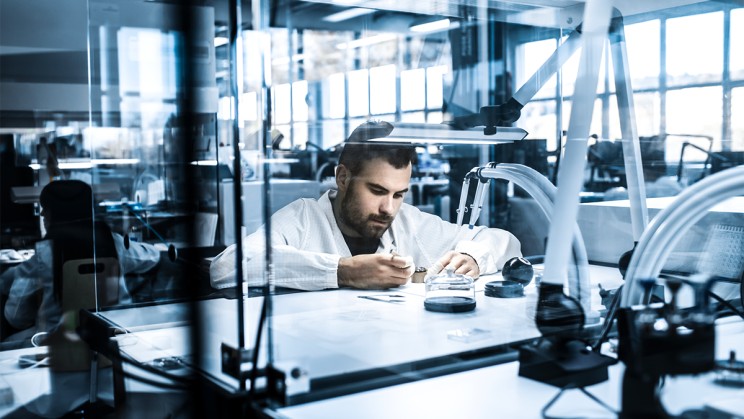 Manual checking of each movement © TAG Heuer