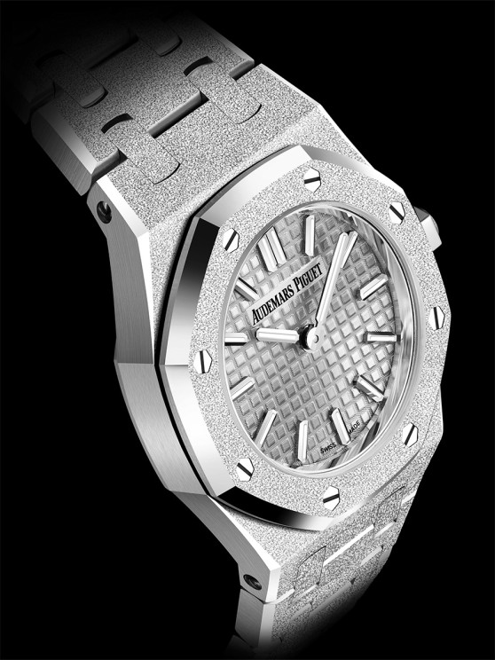 Royal Oak Mini Frosted Gold Quartz © Audemars Piguet