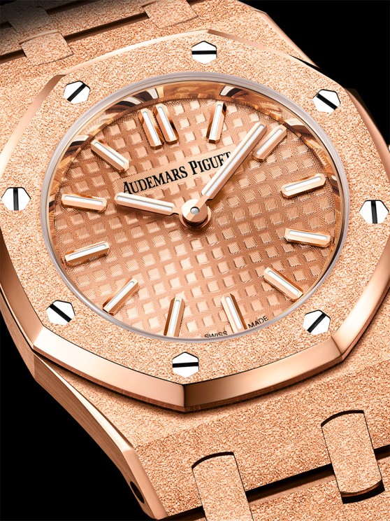 Royal Oak Mini Frosted Gold Quartz © Audemars Piguet