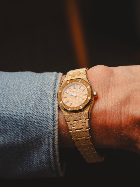 Audemars Piguet Royal Oak Mini Frosted Gold Quartz © Joy Corthesy / WorldTempus