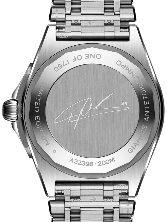 Antetokounmpo’s signature on the GMT caseback © Breitling
