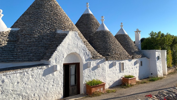 Trulli huts in Cisternino in Puglia, Italy © Steven Rogers