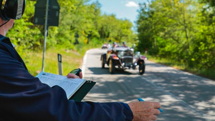 Driving teams face constant time checks © 1000 Miglia