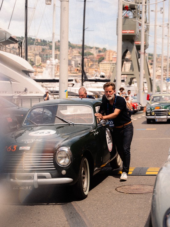 Pushing our 1950 Fiat 1100 ES Berlinetta Pinin Farina into Genoa port © Chopard