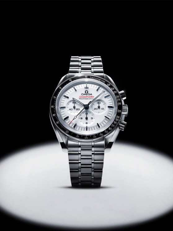 Speedmaster Moonwatch with White Lacquer Dial 2 © Omega