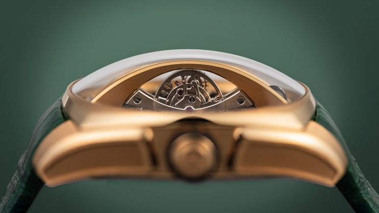 Side profile of the Klepcys Vertical Skeleton Tourbillon Malachite ©&nbsp;Cyrus