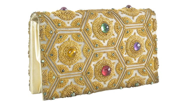 Sac des Indes, 1964, Golden embroidery, rubies, amethyst, citrine, aventurine, quartz, beryl, silk © Collection Van Cleef & Arpels