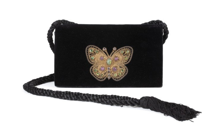 Evening bag. 1971, golden threads, emeralds, rubies, amethyst, velvet, Collection Van Cleef & Arpels © Sotheby's
