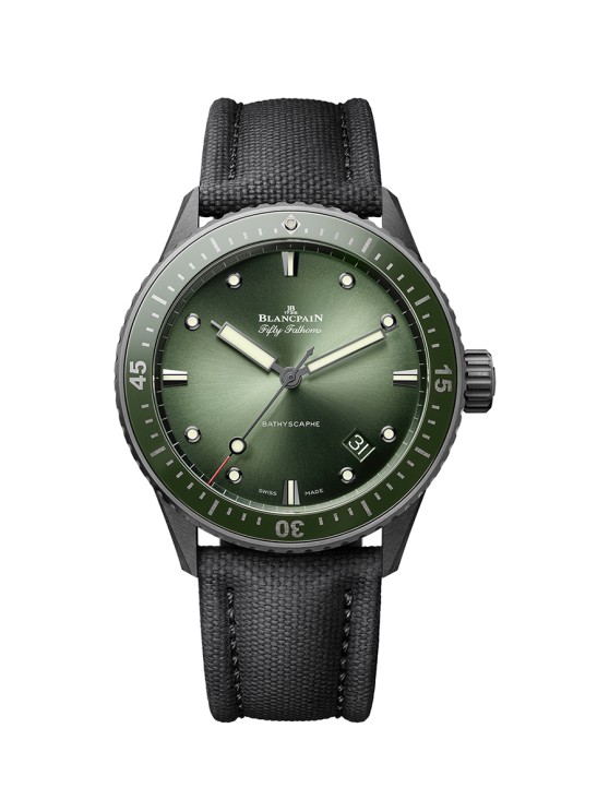 Bathyscaphe en céramique noire, lunette en céramique verte, 43,6 mm de diamètre, mouvement automatique avec date par guichet, bracelet textile © Blancpain