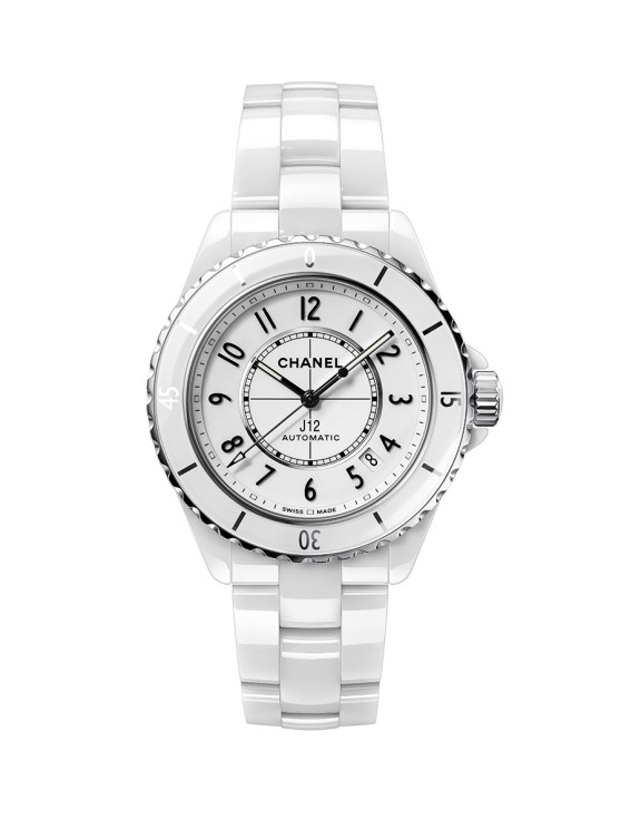 J12 en céramique blanche, 38 mm de diamètre, mouvement automatique avec date par guichet, bracelet en céramique blanche © Chanel