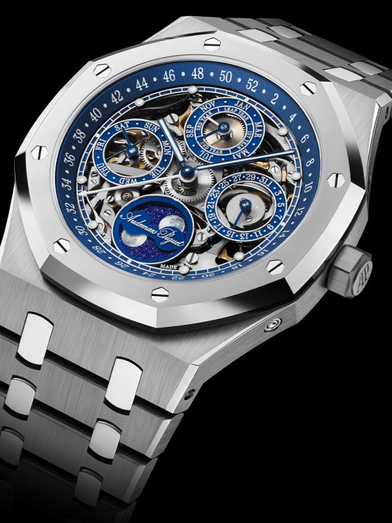 The Royal Oak Perpetual Calendar Openworked “150th Anniversary” harmoniously combines cutting-edge materials with a vintage-inspired dial design to bring down the curtain on Calibre 5135 © Audemars Piguet