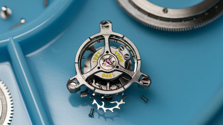 The 79 components of the AS-01 tourbillon cage © Lorige