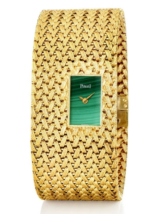 Montre manchette en or jaune, cadran en malachite, mouvement à remontage manuel. Collection privé Piaget, 1970 © Piaget