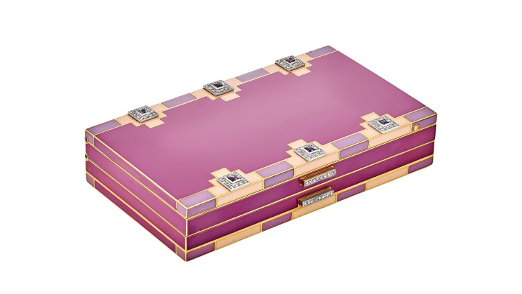 Vanity Case, 1927, Yellow gold, amethysts, enamel, diamonds © Van Cleef & Arpels Collection