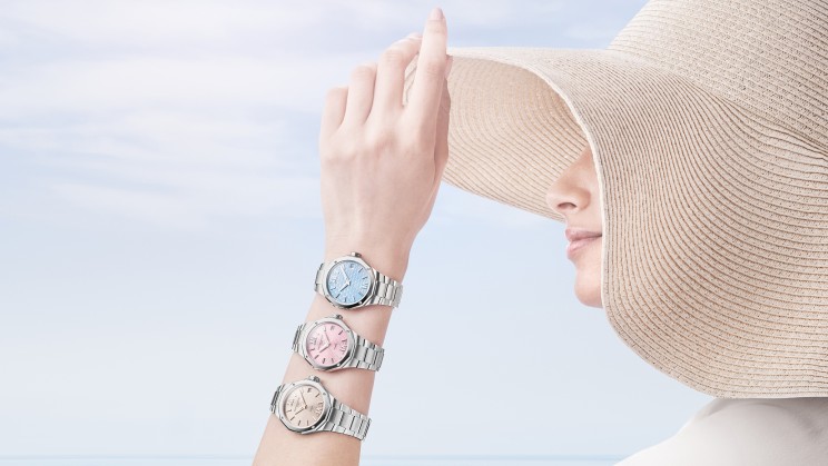 Les déclinaisons estivales et sport-chic de la RIviera Quartz 33 mm - © Baume & Mercier