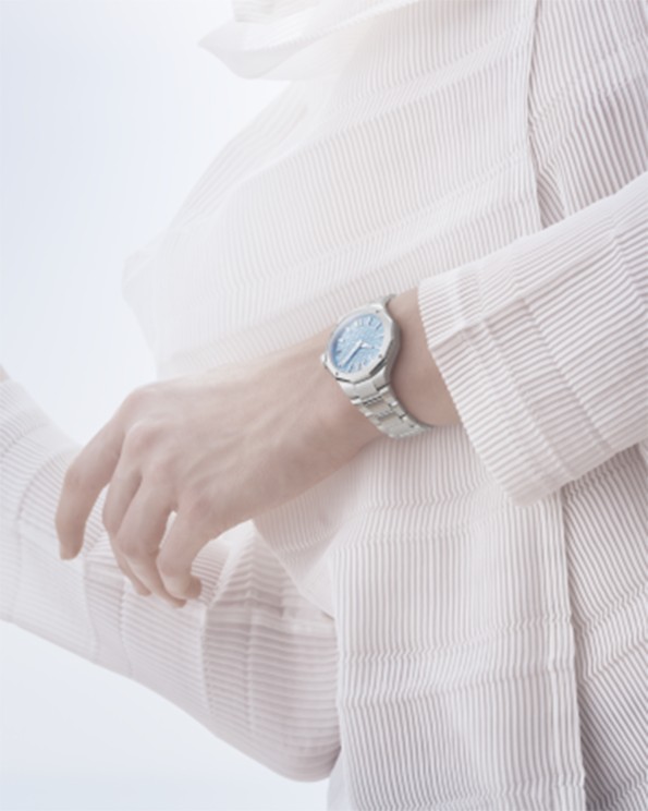 La Riviera en bleu claire ©Baume & Mercier 