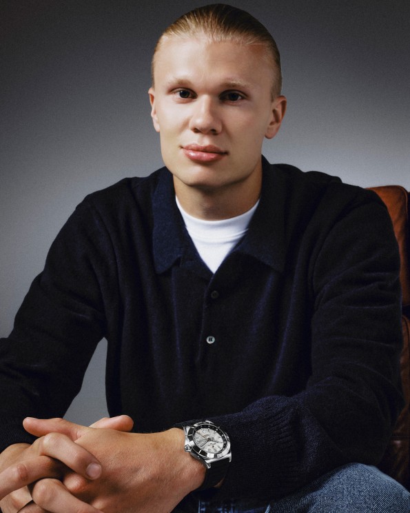  Erling Haaland portant la Chronomat de Breitling ©  Breitling
