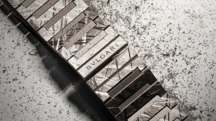 Steel bracelet engraved with the Bvlgari logo © Bvlgari