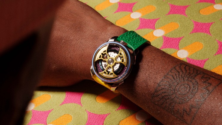 Photo lifestyle de la M.A.D. Edition X Yinka Ilori version Sun © MB&F 