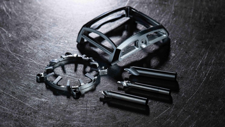 Separated pieces of the Yukihira Black Gradation Dial © Minase