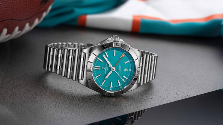 The Chronomat Automatic GMT 40 NFL Miamidolphins © Breitling