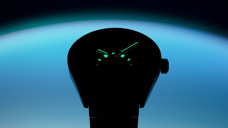 The TAG Heuer Carrera Astronomer lights up in the night © TAG Heuer