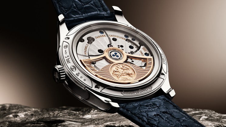 La Master Grande Tradition Calibre 985 avec bracelet bleu © Jaeger-LeCoultre