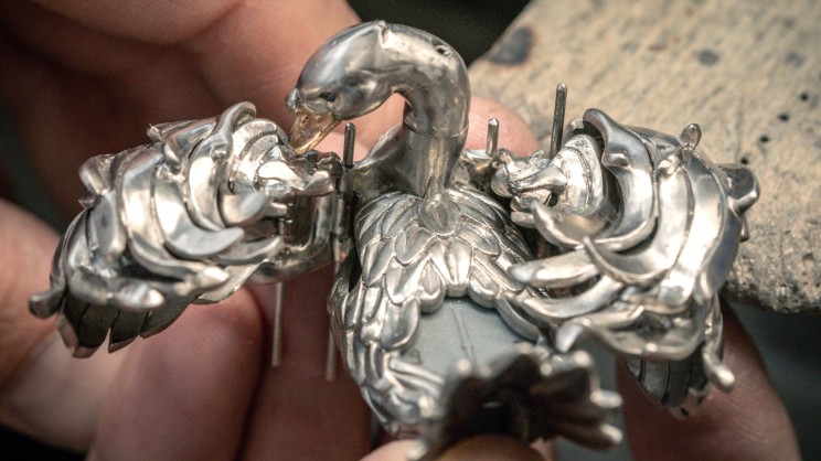 La sculpture animée Swan Lake en fabrication © Chopard